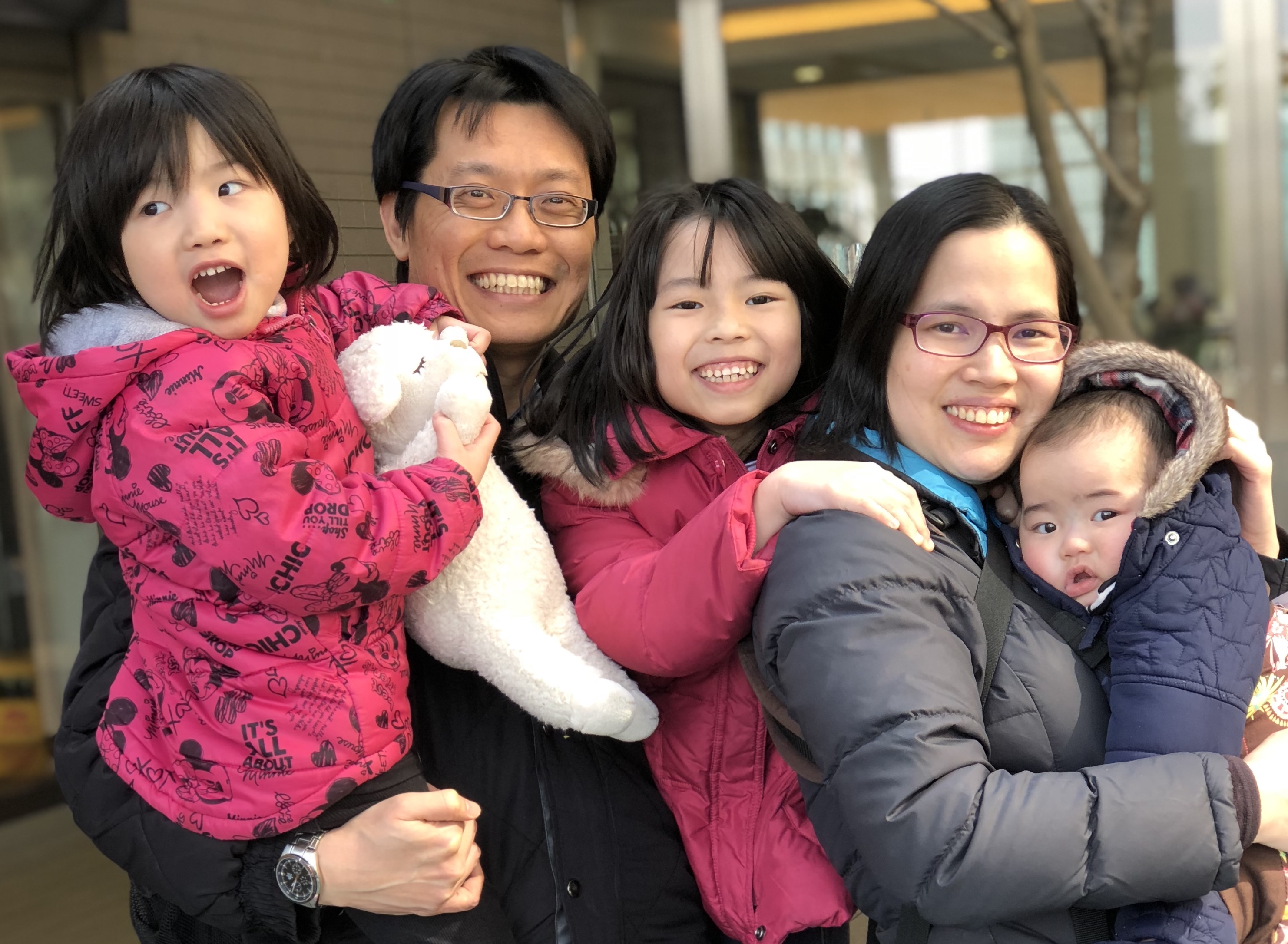 Lau Family 2018 02.jpg